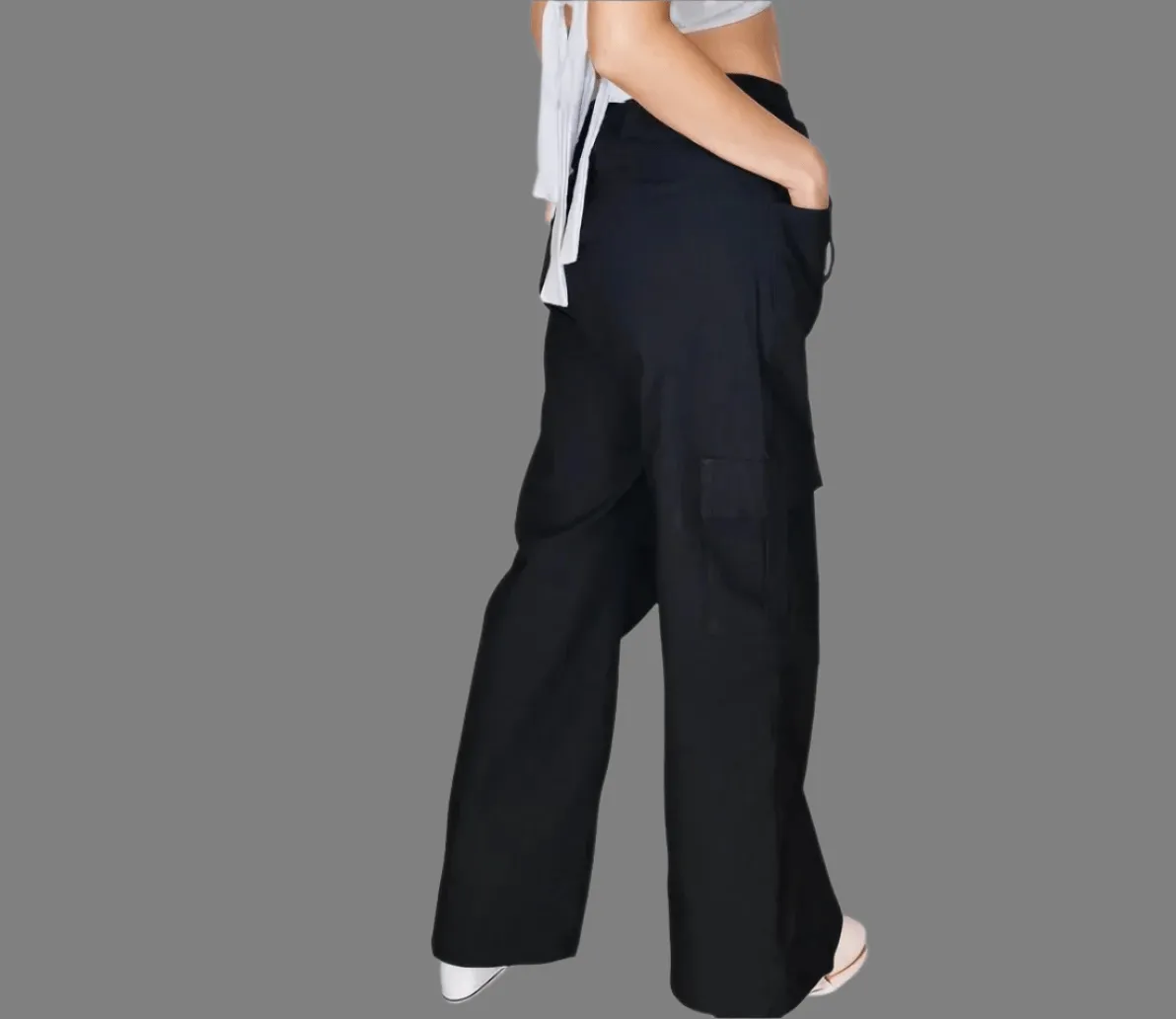 Black Oversized Cargo Pants – Stretchable & Trendy